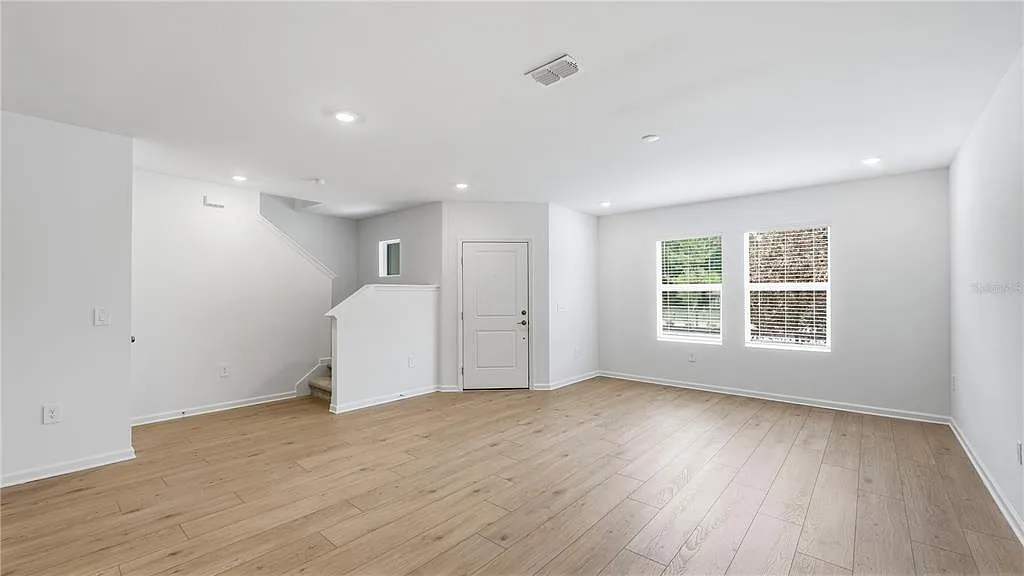 3 bed, 2.5 bath, 1823 sqft, $2,150 — Photo 4