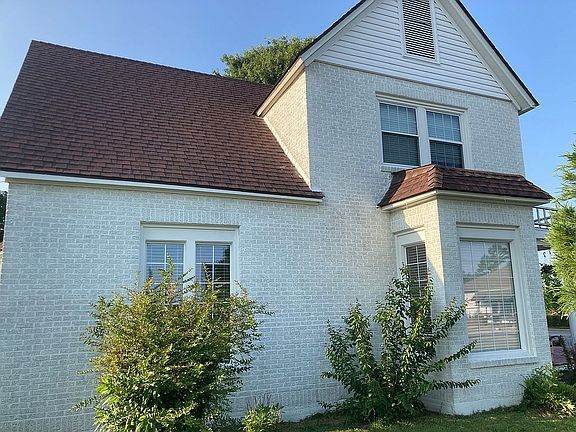 3rd image of 414 S Mount Olive St