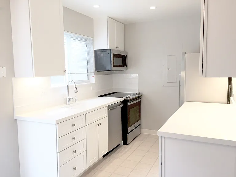 Village Square Townhomes — Photo 20