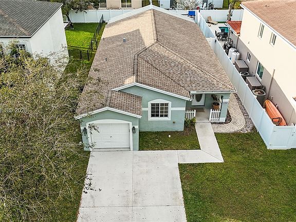 2nd image of 1227 SW 46th Ter