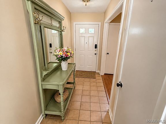 2nd image of 2940 Willow Lane Dr