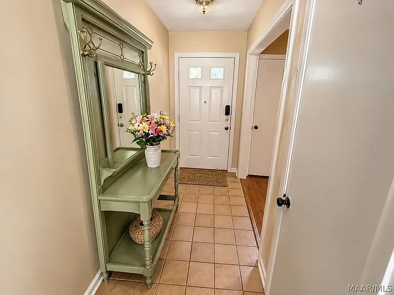 2940 Willow Lane Dr — Photo 2