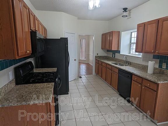 5th image of 517 Crestwood Ct