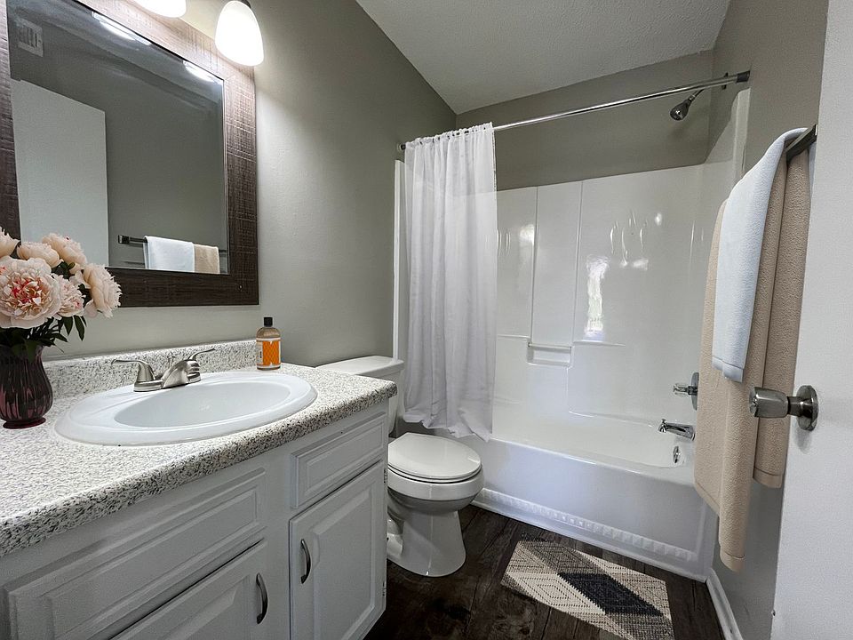 1st image of 916 E Inskip Dr #15