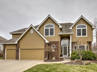 15811 Lake St, Omaha, NE 68116