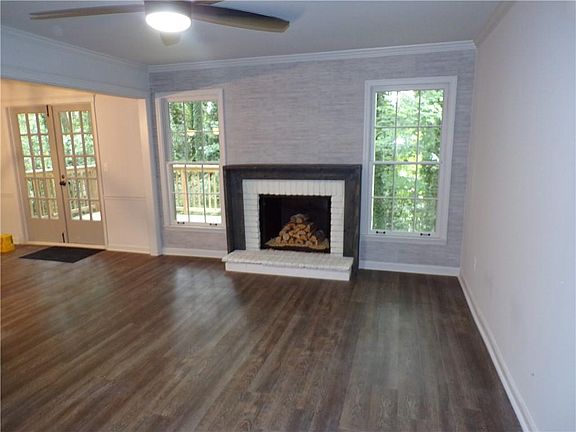 4th image of 2502 Northlake Ct NE