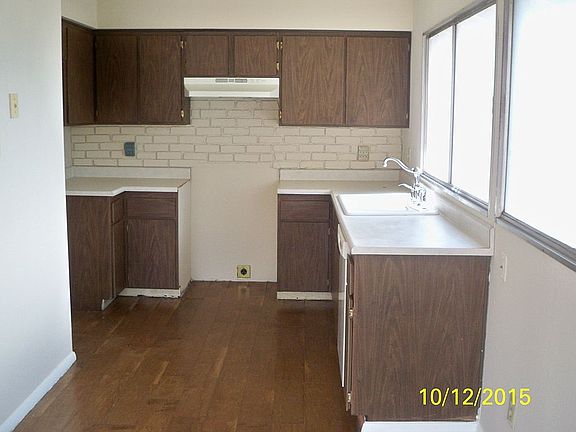 3rd image of 1341 E Ellis Dr