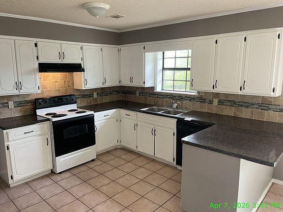 4th image of 1325 Northwoods Dr