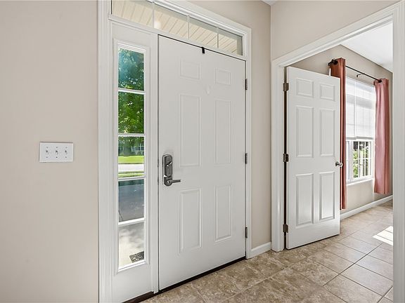 4th image of 246 Stonegate Blvd