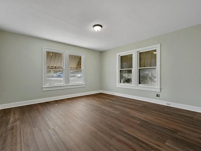 1511 Maple Ave — Photo 13