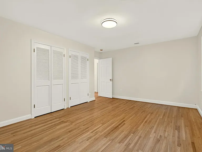 2375 N Vernon St — Photo 38