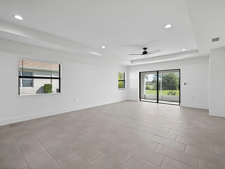 1392 San Cristobal Ave — Photo 5