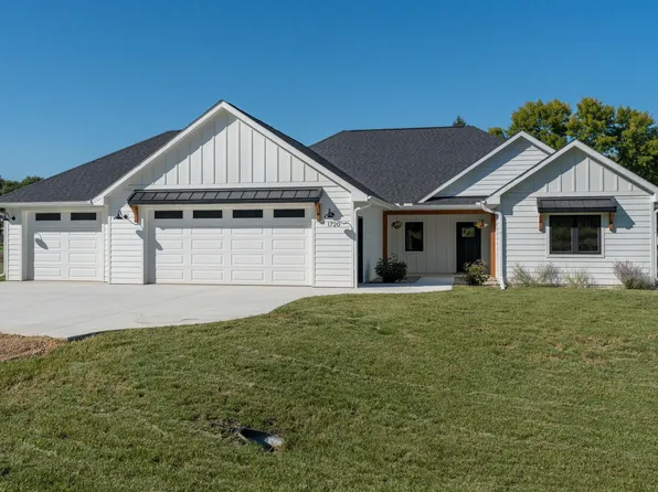1720 High Tail Ln, Mankato, MN 56001