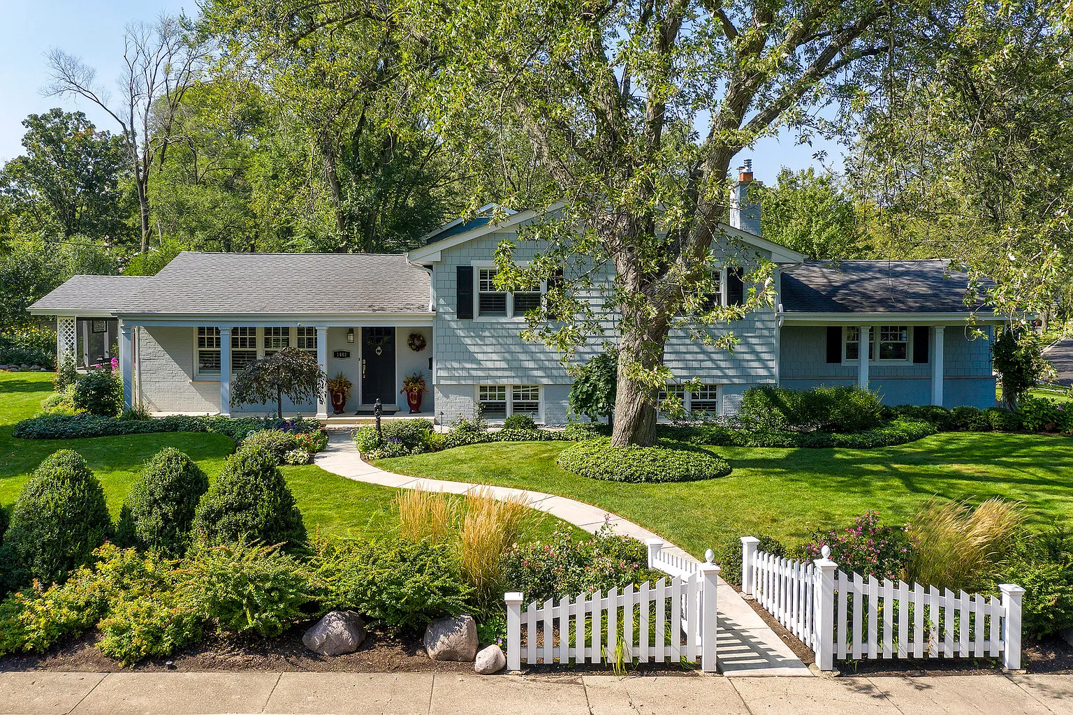 1462 Ambleside Dr photo 1