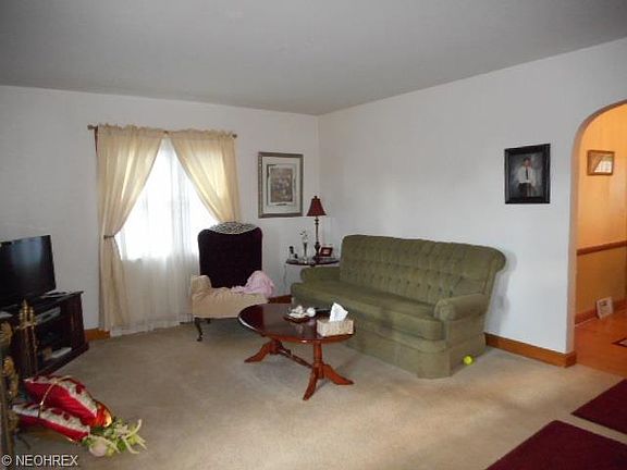 4th image of 327 Orchard Ave