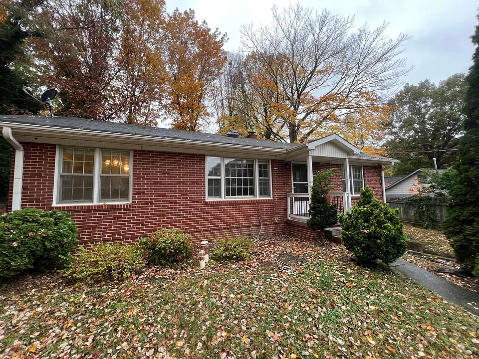 1184 Lamont Dr