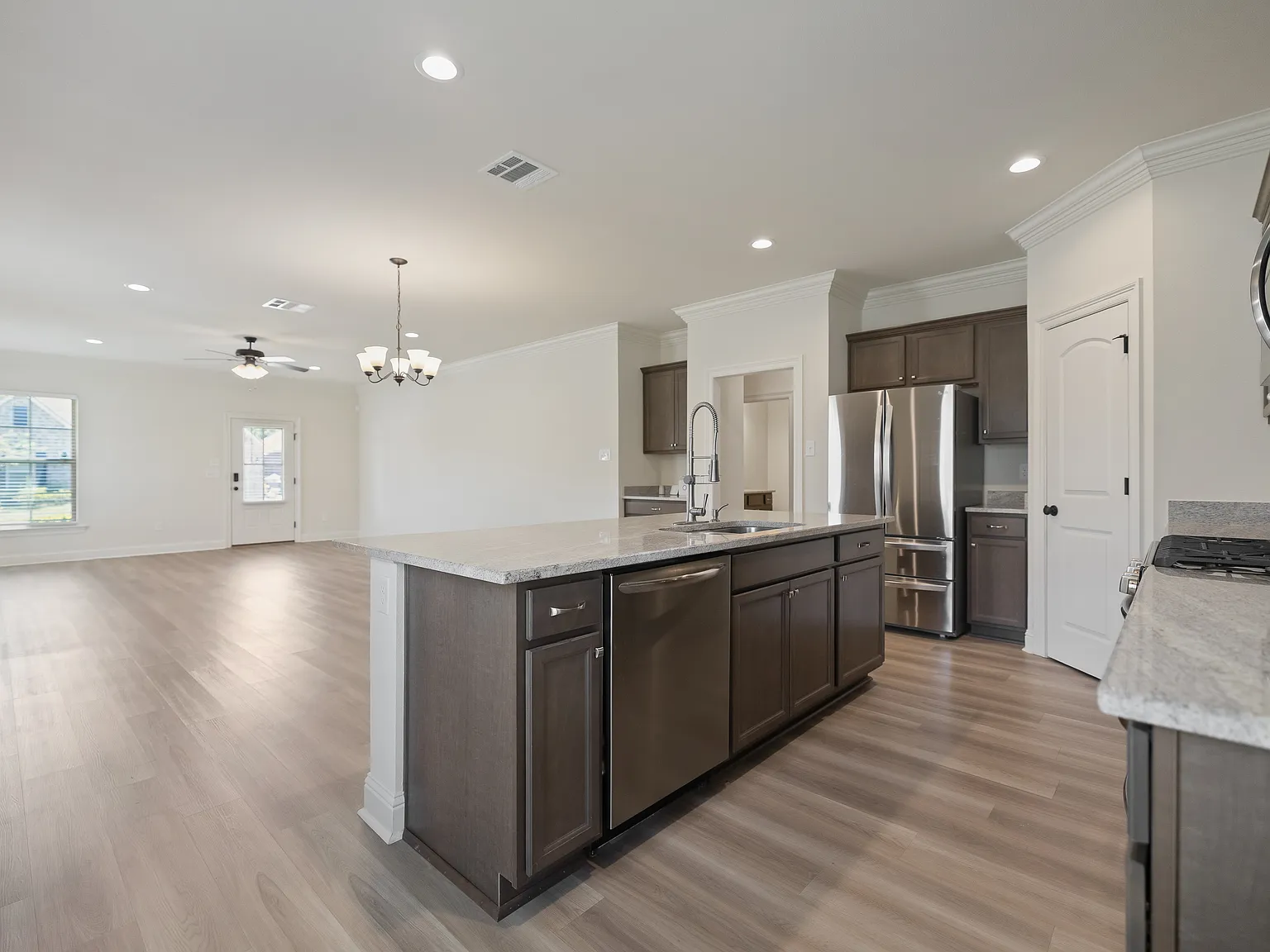 4 bed, 2.5 bath, 1800 sqft, $2,800 — Photo 4