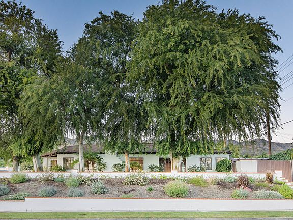 2nd image of 600 Cambridge Dr
