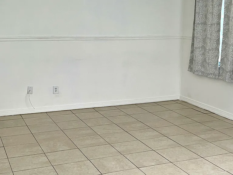 225 Avacado Ct #4 — Photo 14
