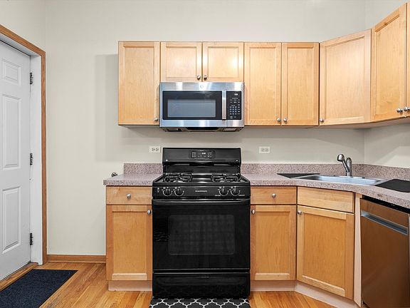 5th image of 41 N Paulina St #2
