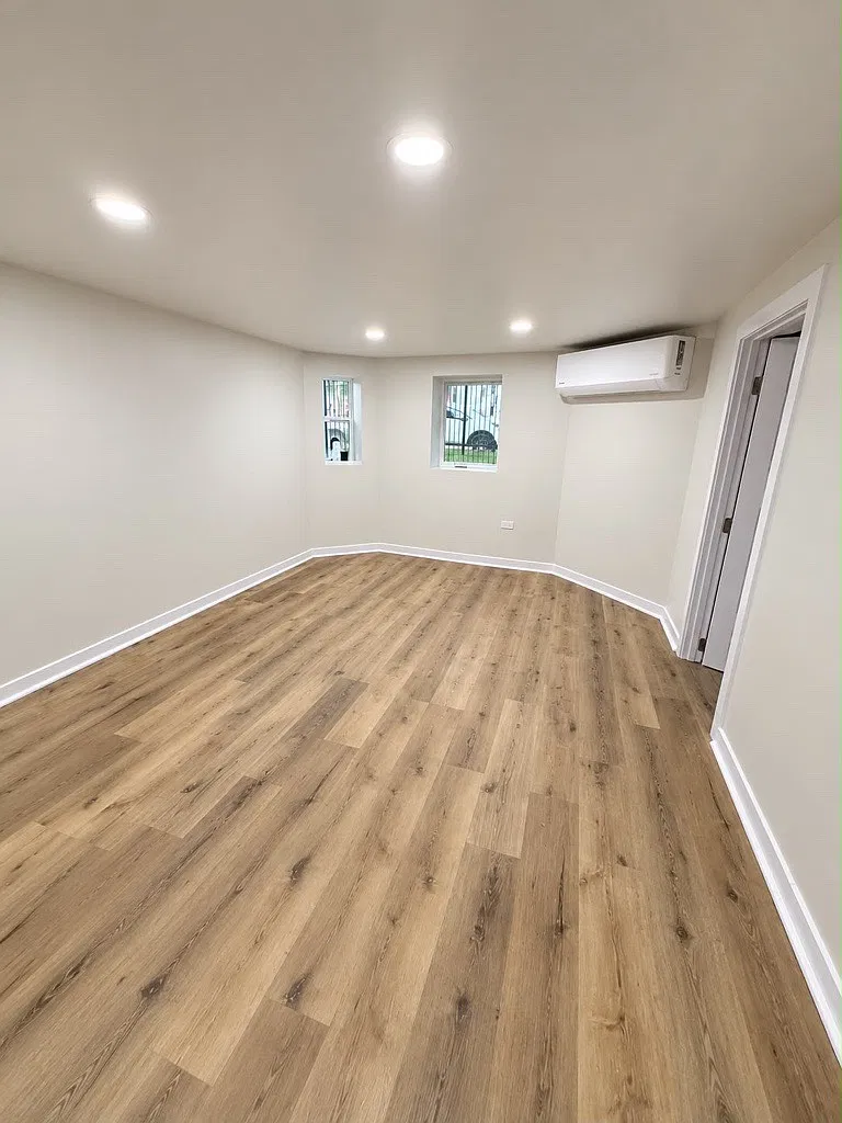 3 bed, 950 sqft, $2,350 — Photo 3