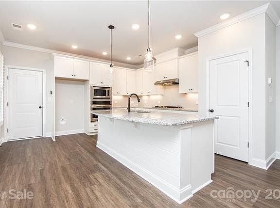 4th image of 905 Lyndon Station Dr