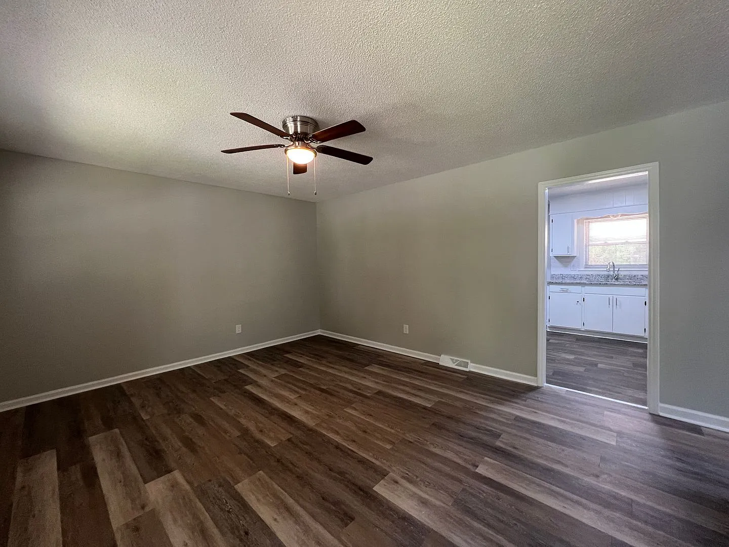 **Price reduced with Move-in Special of $250 off the first full months rent** — Photo 3