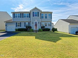 8 Granite Ln, Troy, NY 12180