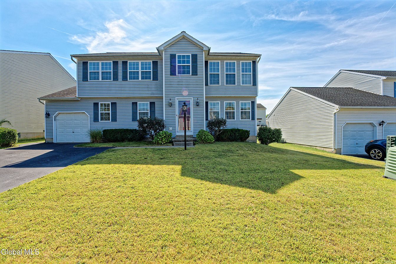 1st image of 8 Granite Lane