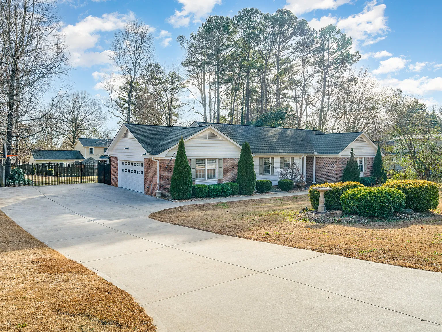 3 bed, 2.5 bath, 2088 sqft, $2,400 — Photo 3