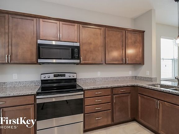 5th image of 2821 E Lake Pointe Dr