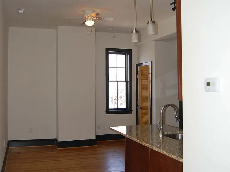 420 E Grace St — Photo 5