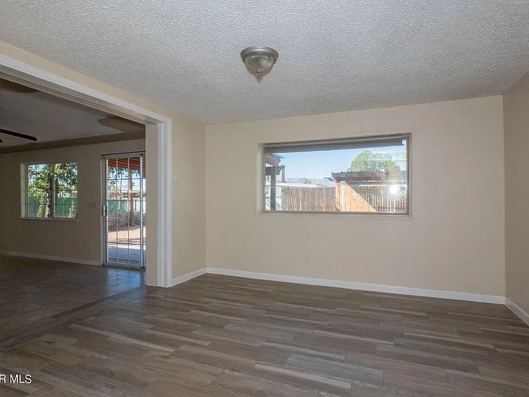9309 Montgomery Dr — Photo 4