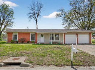 201 Mercury Dr, Godfrey, IL 62035