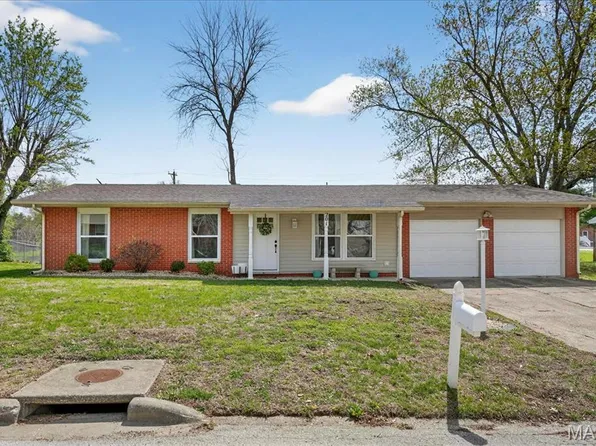 201 Mercury Dr, Godfrey, IL 62035