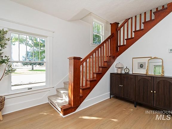 5th image of 604 E 1st St