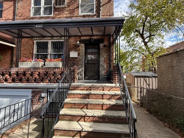 455 East 43rd Street image 2 of 21