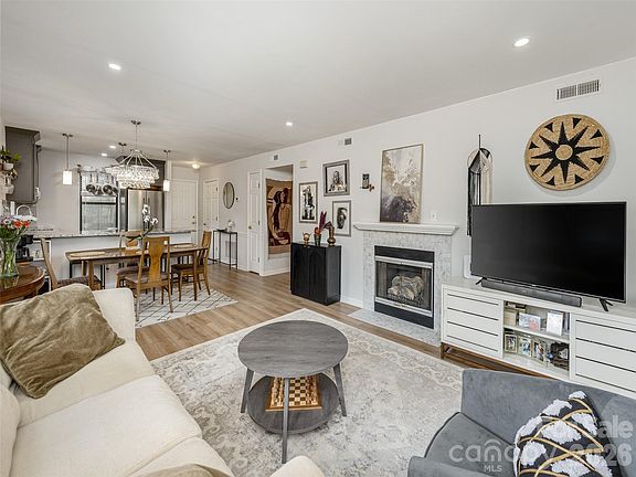 5th image of 1305 Abbey Cir