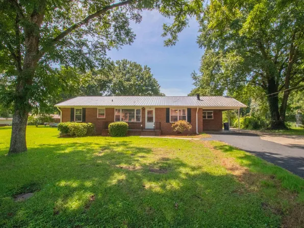 1109 Meadowbrook Dr, Oxford, AL 36203