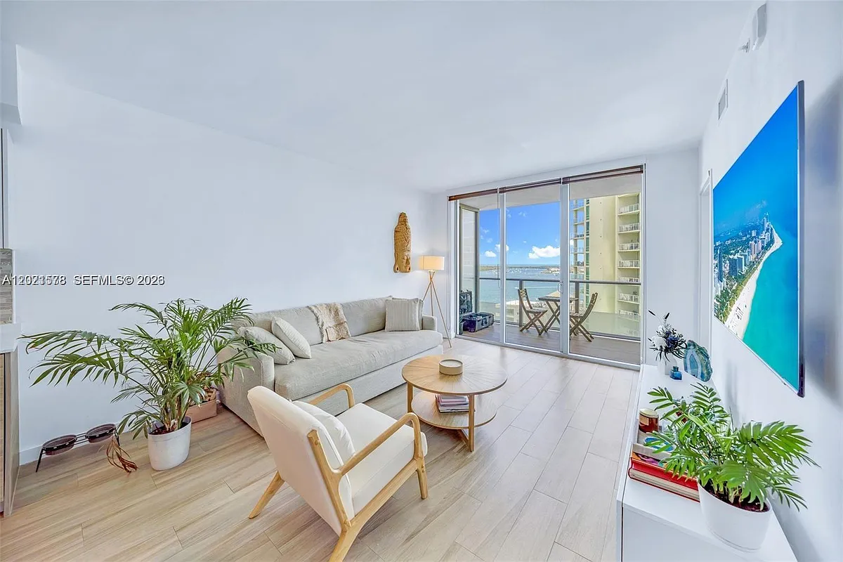 Building Photo - 1300 Brickell Bay Dr #2104