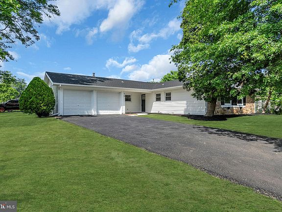 4th image of 14 Evergreen Dr