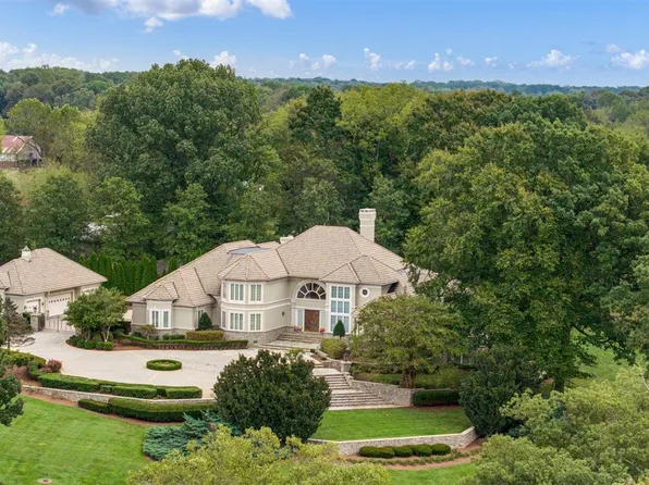 523 Rivergreen Ln, Bowling Green, KY 42103