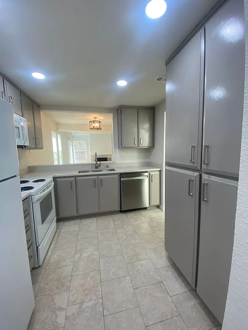 Charming 3BD/2BA Pleasanton Duet in Desirable Northway Downs! — Photo 2