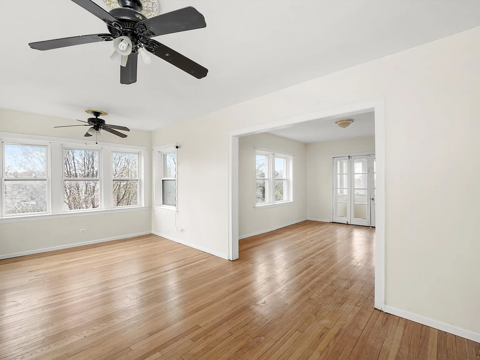 3 bed, 1.5 bath, 1030 sqft, $1,550 — Photo 3