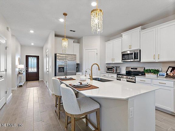 4th image of 2704 BERRYHILL Road