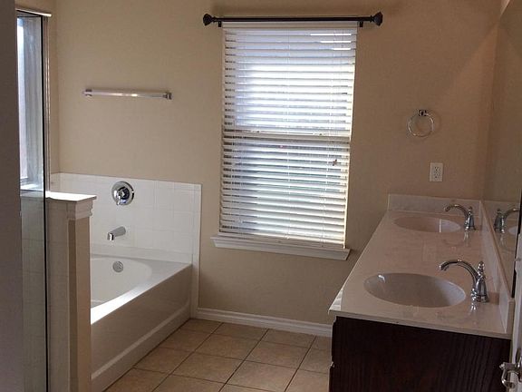 En suite master bath