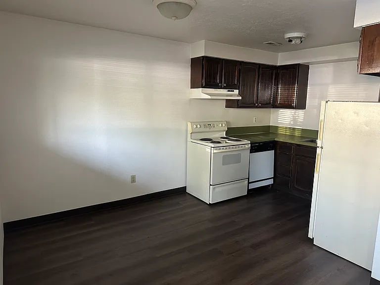 300 N Pacific St #1 — Photo 14
