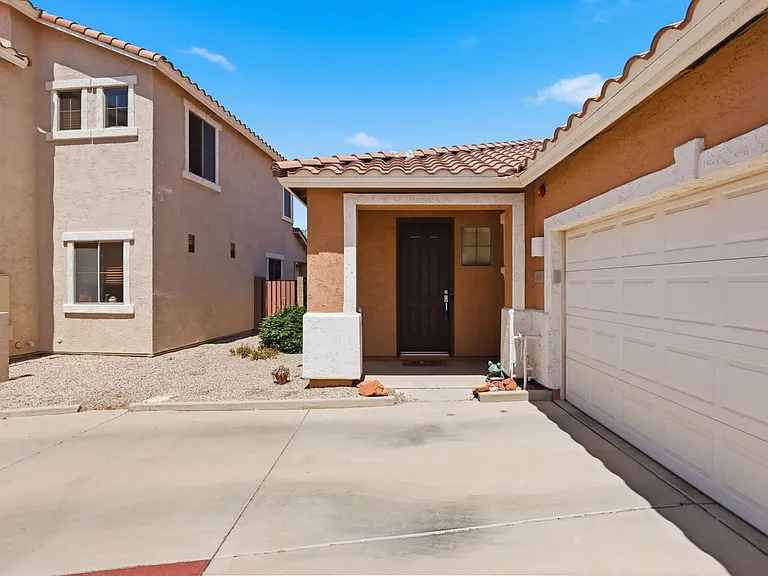 881 S Porter St — Photo 2
