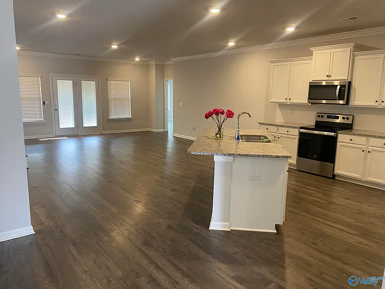 101 Donovan Dr — Photo 4