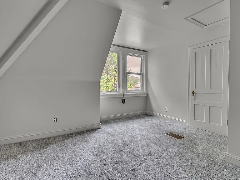 144 Saint James Pl — Photo 18